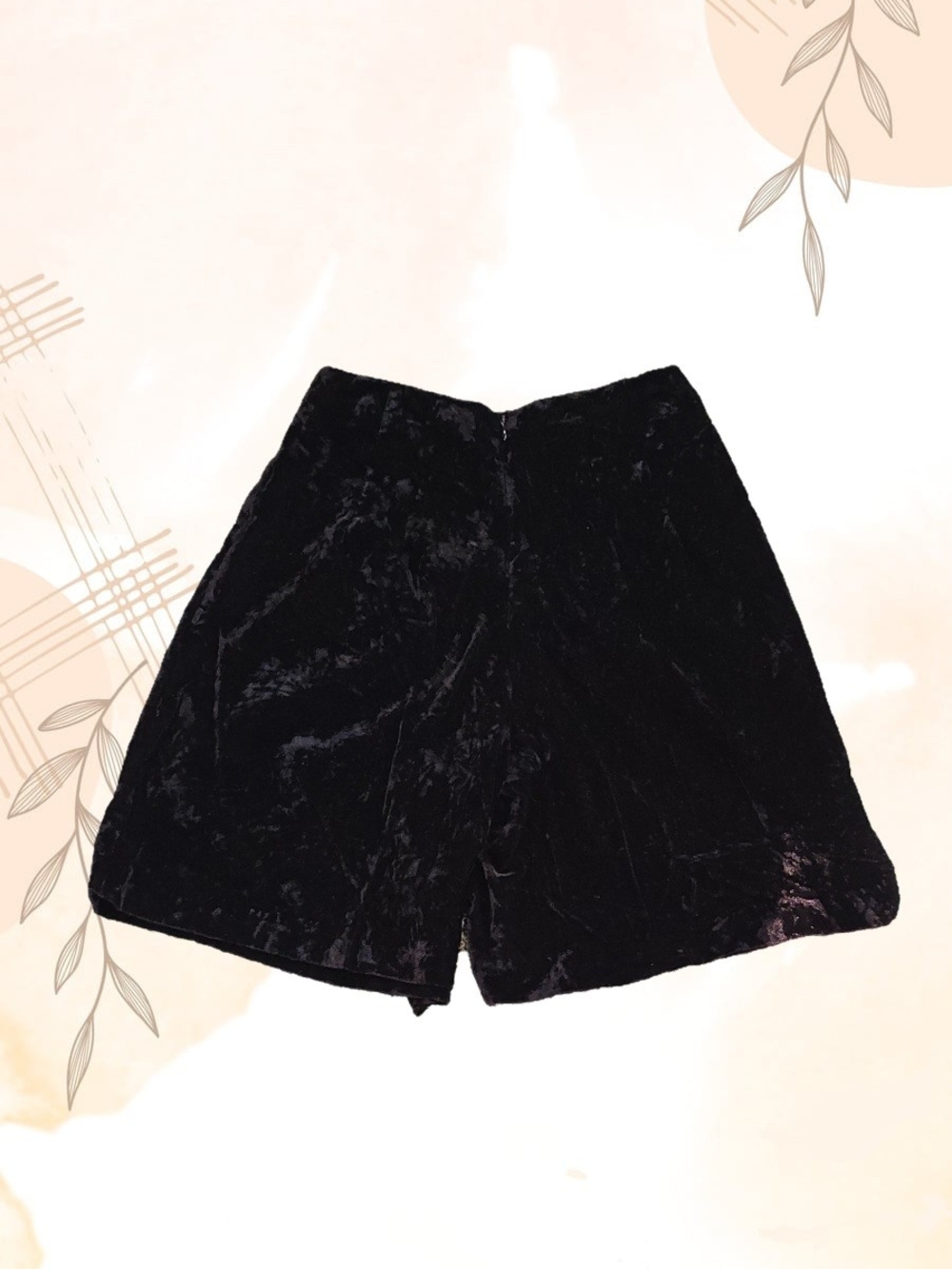 Vintage 80s Gantos Black Crushed Velvet High-Waisted Shorts – Size 4 🖤